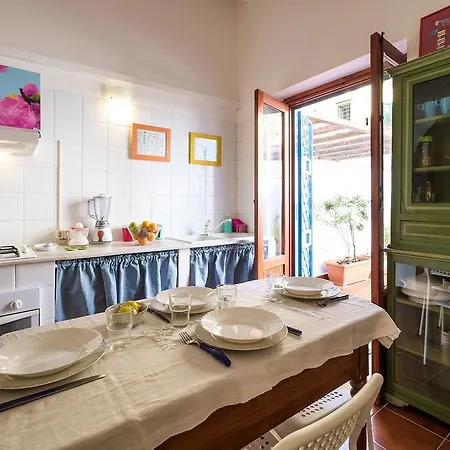 Apartment At Kalsa Quiet Flowered Terrace! Free Parking! Ideal For Remote Working! *
