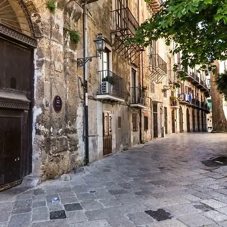 At Kalsa Quiet Flowered Terrace! Free Parking! Ideal For Remote Working! Apartment