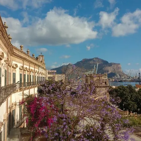 Apartment At Kalsa Quiet Flowered Terrace! Free Parking! Ideal For Remote Working!