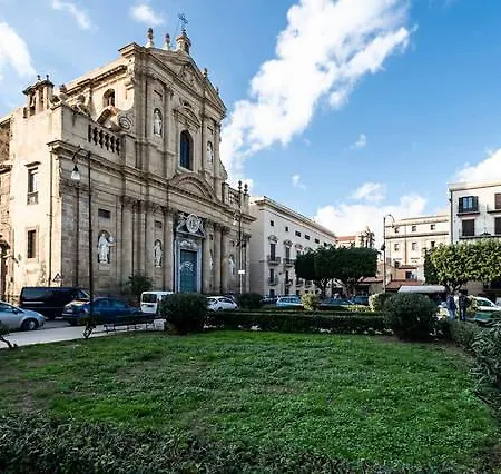 At Kalsa Quiet Flowered Terrace! Free Parking! Ideal For Remote Working! Apartmán