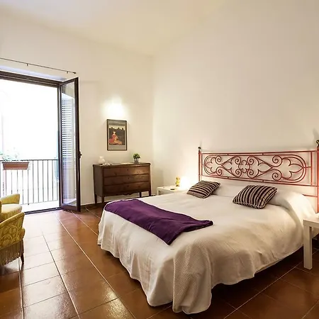 At Kalsa Quiet Flowered Terrace! Free Parking! Ideal For Remote Working! Apartmán