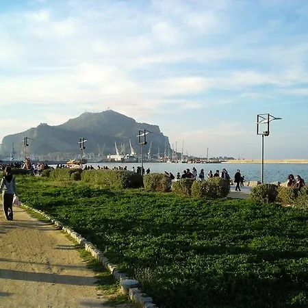 At Kalsa Quiet Flowered Terrace! Free Parking! Ideal For Remote Working! Apartmán Palermo