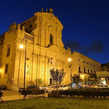 At Kalsa Quiet Flowered Terrace! Free Parking! Ideal For Remote Working!