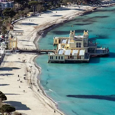 At Kalsa Quiet Flowered Terrace! Free Parking! Ideal For Remote Working! Palermo