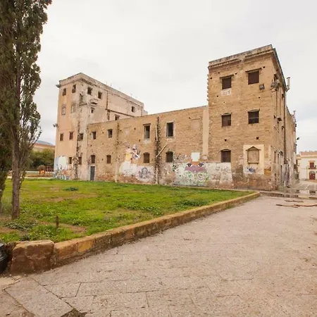 At Kalsa Quiet Flowered Terrace! Free Parking! Ideal For Remote Working!