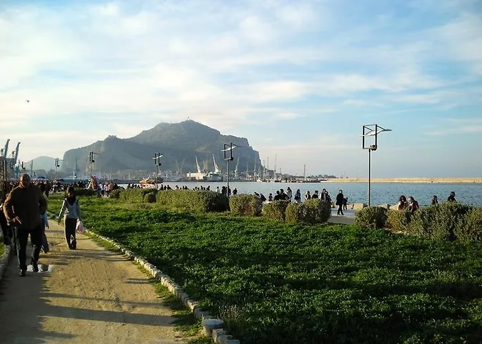 In The Heart Of Kalsa, A And Quiet Terrace, Free Park アパート パレルモ