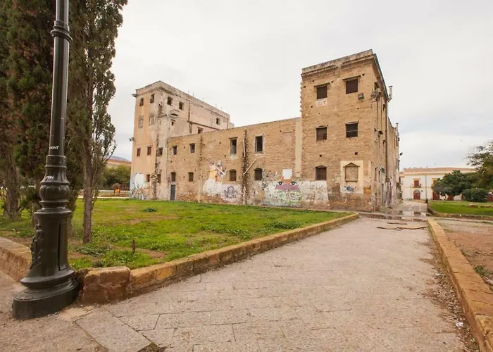 In The Heart Of Kalsa, A And Quiet Terrace, Free Park