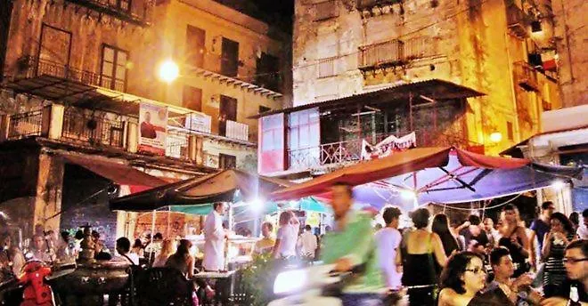 In The Heart Of Kalsa, A And Quiet Terrace, Free Park *